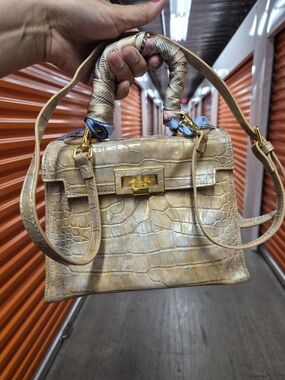 Glam Girl Fashion Cream Croc-Embossed Top Handle Crossbody